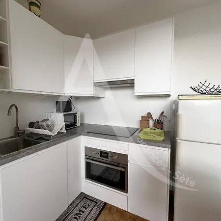 Apartment Coquet 1 Avec Parking Bord De Sete